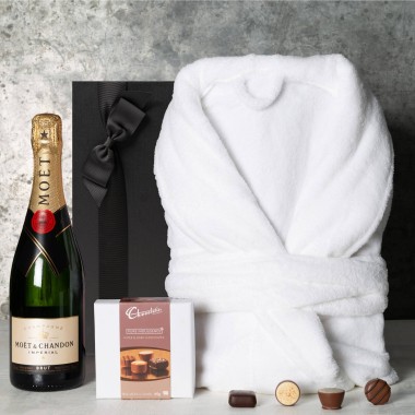 Moet Pamper Treat Gift Set - 1