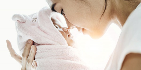 12 Thoughtful Gifts For Brand New Mums 2022